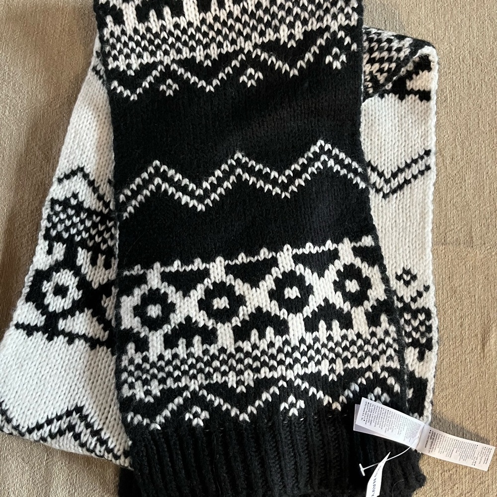 Old navy reversible Knit scarf NWT